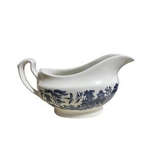 VTG Blue Willow Gravy Boat Server Made in England Staffordshire